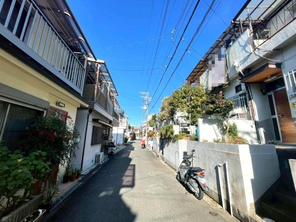 ���{�����s�R�蒬�̒��Ãe���X�n�E�X�̑O�ʓ��H�܂ތ��n�ʐ^