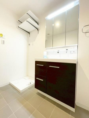 ���Ɍ����s�����c��8���ڂ̒��È�ˌ��Ă̐��ʑ�E���ʏ�