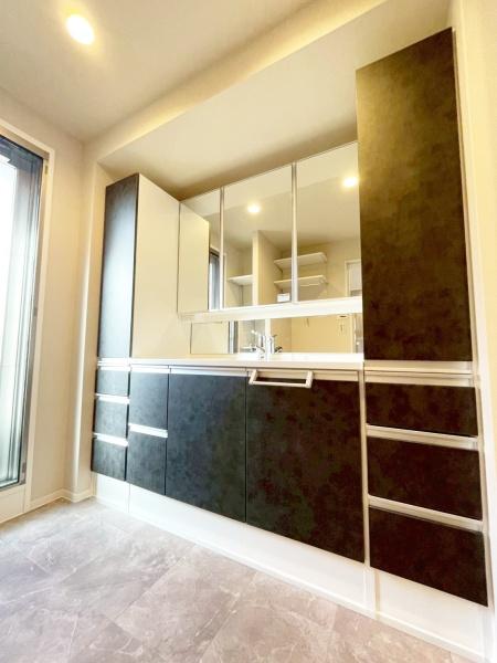 ���{�L���s����2���ڂ̒��Ã}���V�����̐��ʑ�E���ʏ�