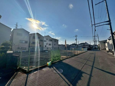 ���{�Q����s�͖k�����̓y�n�̑O�ʓ��H�܂ތ��n�ʐ^