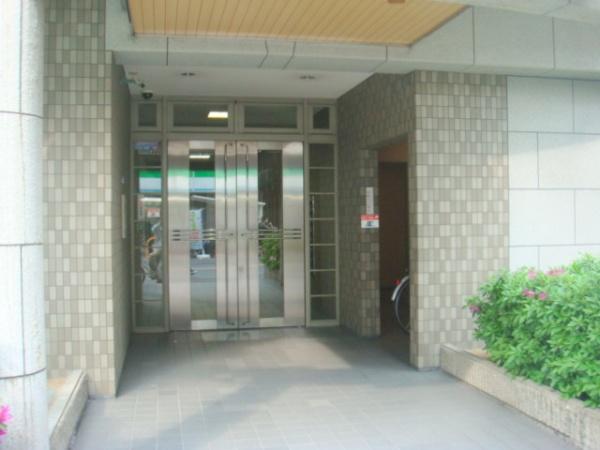 ���{����s������2���ڂ̒��Ã}���V�����̃G���g�����X