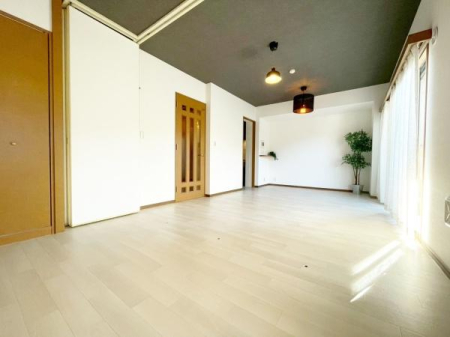 ���{�L���s��쐼2���� 334-1�̒��Ã}���V�����̃��r���O