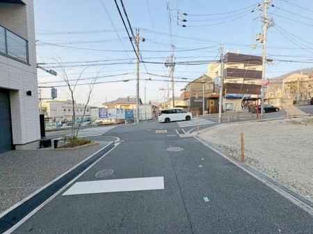 ���{�����s�z�c���̓y�n�̑O�ʓ��H�܂ތ��n�ʐ^