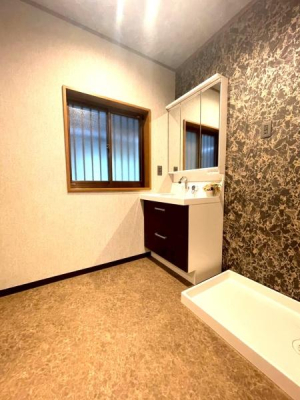 ���{���s���������k8���ڂ̒��È�ˌ��Ă̐��ʑ�E���ʏ�