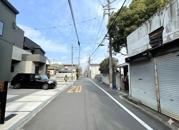 大阪府大阪市生野区巽中3丁目の中古一戸建ての前面道路含む現地写真