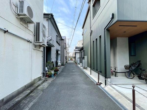 大阪府大阪市生野区巽中3丁目の中古一戸建ての前面道路含む現地写真
