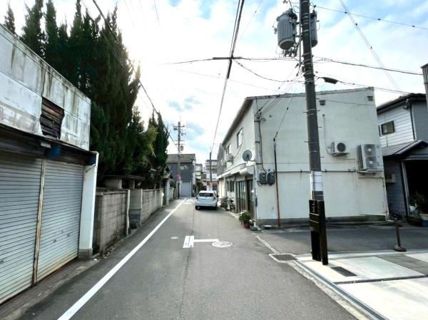 大阪府大阪市生野区巽中3丁目の中古一戸建ての前面道路含む現地写真
