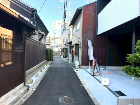 ���{���s�����F��1���ڂ̐V�z��ˌ��Ă̑O�ʓ��H�܂ތ��n�ʐ^