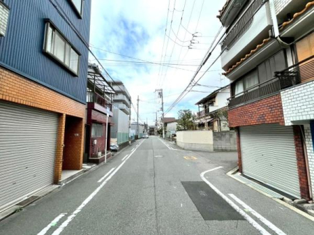 ���{���s���Z�g��ƃP�u��c1���ڂ̒��È�ˌ��Ă̑O�ʓ��H�܂ތ��n�ʐ^