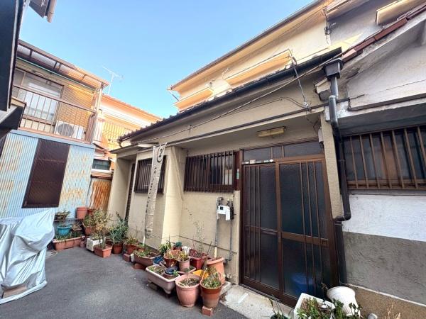 ���{��s���_�ےʂ̒��Ãe���X�n�E�X�̌��n�O�ώʐ^