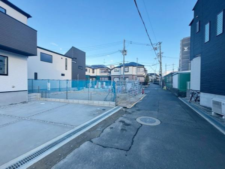 ���{�L���s������1���ڂ̐V�z��ˌ��Ă̑O�ʓ��H�܂ތ��n�ʐ^