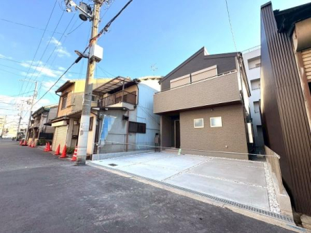 ���{���s�����c��3���ڂ̐V�z��ˌ��Ă̑O�ʓ��H�܂ތ��n�ʐ^