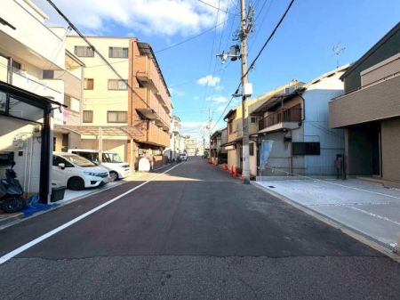 ���{���s�����c��3���ڂ̐V�z��ˌ��Ă̑O�ʓ��H�܂ތ��n�ʐ^