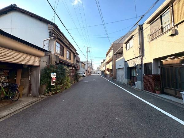 ���{���s�����c��3���ڂ̐V�z��ˌ��Ă̑O�ʓ��H�܂ތ��n�ʐ^