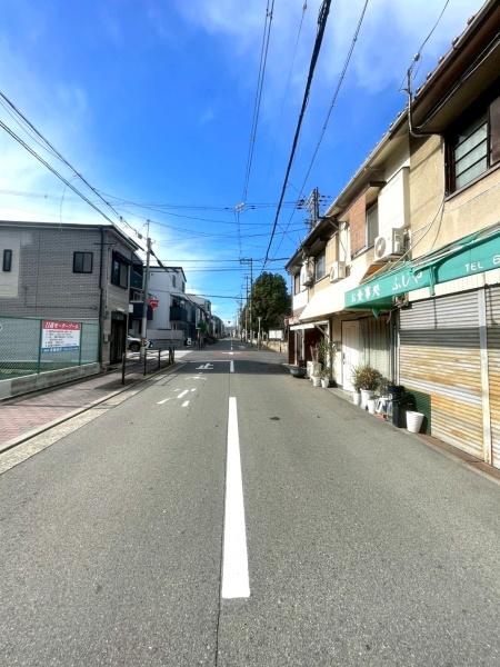 ���{���s���Z�g�擒��5���ڂ̒��Ãe���X�n�E�X�̑O�ʓ��H�܂ތ��n�ʐ^