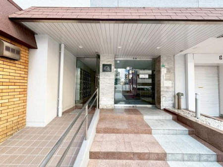 ���{���s����搼�O��1���� 2-35�̒��Ã}���V�����̃G���g�����X