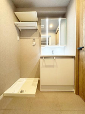 ���{���s����搼�O��1���� 2-35�̒��Ã}���V�����̐��ʑ�E���ʏ�