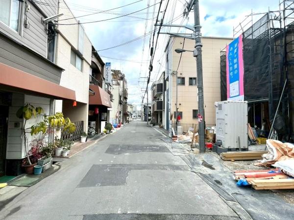 ���{���s�����c��3���ڂ̐V�z��ˌ��Ă̑O�ʓ��H�܂ތ��n�ʐ^