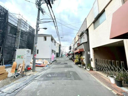 ���{���s�����c��3���ڂ̐V�z��ˌ��Ă̑O�ʓ��H�܂ތ��n�ʐ^