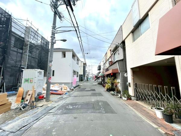 ���{���s�����c��3���ڂ̐V�z��ˌ��Ă̑O�ʓ��H�܂ތ��n�ʐ^