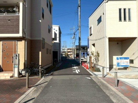 ���{���s����撷�g������3���ڂ̒��È�ˌ��Ă̑O�ʓ��H�܂ތ��n�ʐ^