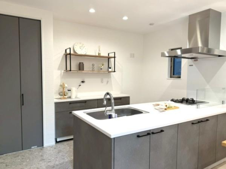 ���{���s����撷�g������3���ڂ̒��È�ˌ��ẴL�b�`��