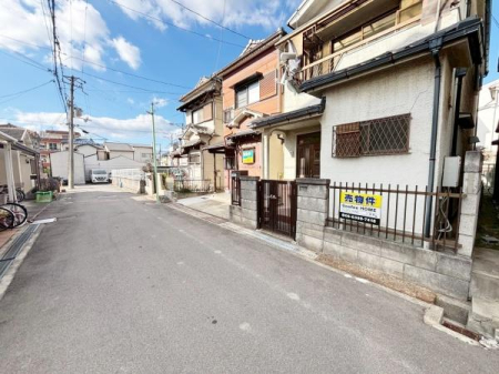 ���{�L���s�����K��2���ڂ̒��È�ˌ��Ă̑O�ʓ��H�܂ތ��n�ʐ^