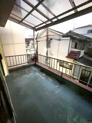 ���{��s����l���ΒÒ���4���̒��È�ˌ��Ẵo���R�j�[