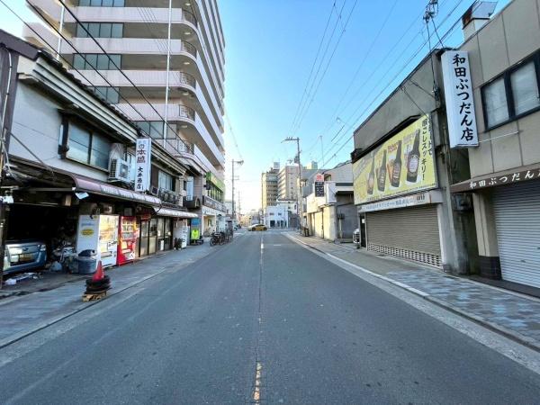大阪府大阪市生野区新今里1丁目の中古一戸建ての前面道路含む現地写真
