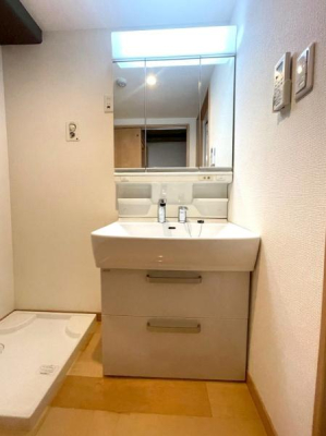 ���{���s���Z�g��c��6���ڂ̒��Ã}���V�����̐��ʑ�E���ʏ�