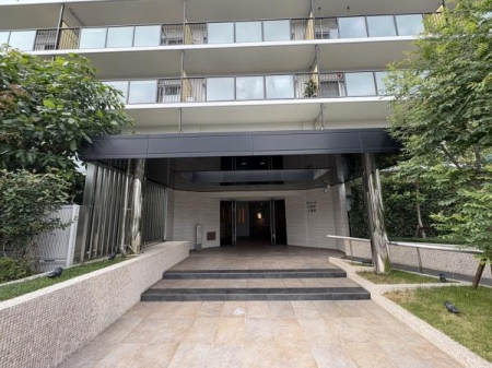 ���{��^�s��̎����̒��Ã}���V�����̃G���g�����X