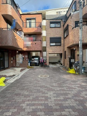 ���{��^�s�����̒��È�ˌ��Ă̑O�ʓ��H�܂ތ��n�ʐ^