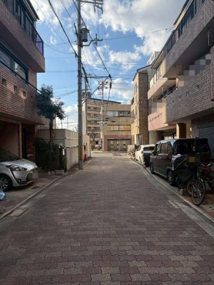 ���{��^�s�����̒��È�ˌ��Ă̑O�ʓ��H�܂ތ��n�ʐ^