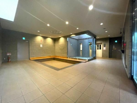 ���{���s����敽�쌳���̒��Ã}���V�����̃G���g�����X