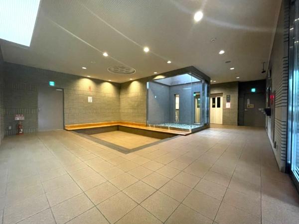 ���{���s����敽�쌳���̒��Ã}���V�����̃G���g�����X