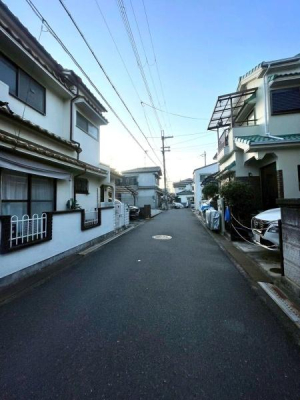 ���{�����s����5���ڂ̒��È�ˌ��Ă̑O�ʓ��H�܂ތ��n�ʐ^