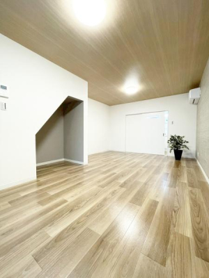 ���{�L���s���]��2���ڂ̒��Ãe���X�n�E�X�̃��r���O