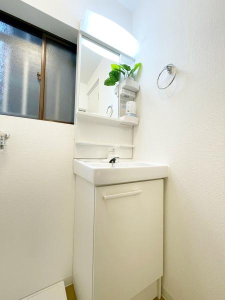 ���{�L���s���]��2���ڂ̒��Ãe���X�n�E�X�̐��ʑ�E���ʏ�