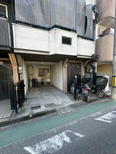 ���{��^�s����4���ڂ̒��È�ˌ��Ă̒��ԏ�