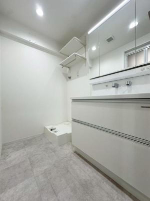 ���{����s����{��1���ڂ̒��Ã}���V�����̐��ʑ�E���ʏ�