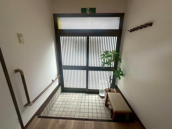 大阪府大阪市生野区中川西1丁目の中古一戸建ての玄関
