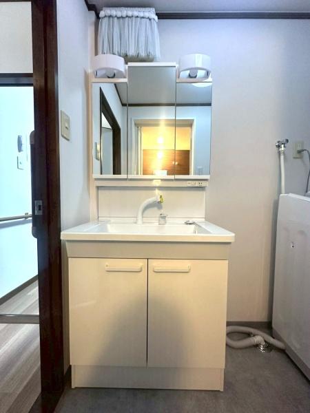 大阪府大阪市生野区中川西1丁目の中古一戸建ての洗面台・洗面所