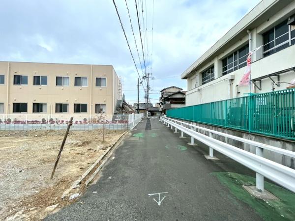 ���{���s���Z�g��Z����c2���ڂ̓y�n�̑O�ʓ��H�܂ތ��n�ʐ^