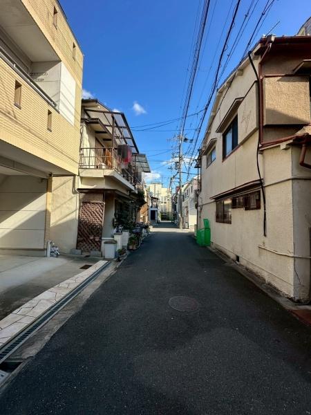 ���{�Q����s������V���̒��È�ˌ��Ă̑O�ʓ��H�܂ތ��n�ʐ^