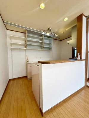 ���{�Q����s������V���̒��È�ˌ��ẴL�b�`��