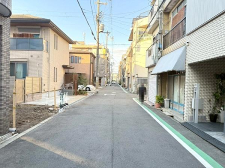 ���{���s�����c��1���ڂ̐V�z��ˌ��Ă̑O�ʓ��H�܂ތ��n�ʐ^