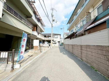 ���{�L���s��������2���ڂ̒��È�ˌ��Ă̑O�ʓ��H�܂ތ��n�ʐ^