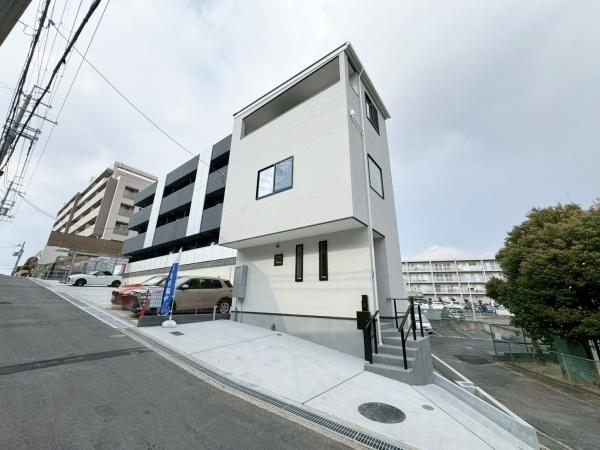 大阪府豊中市刀根山6丁目の新築一戸建ての現地外観写真