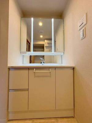 ���{�����s��ΐؒ�1���ڂ̒��Ã}���V�����̐��ʑ�E���ʏ�