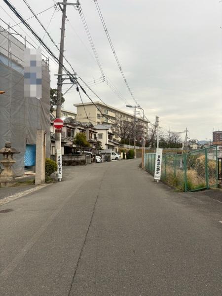 ���{�Q����s������̐V�z��ˌ��Ă̑O�ʓ��H�܂ތ��n�ʐ^